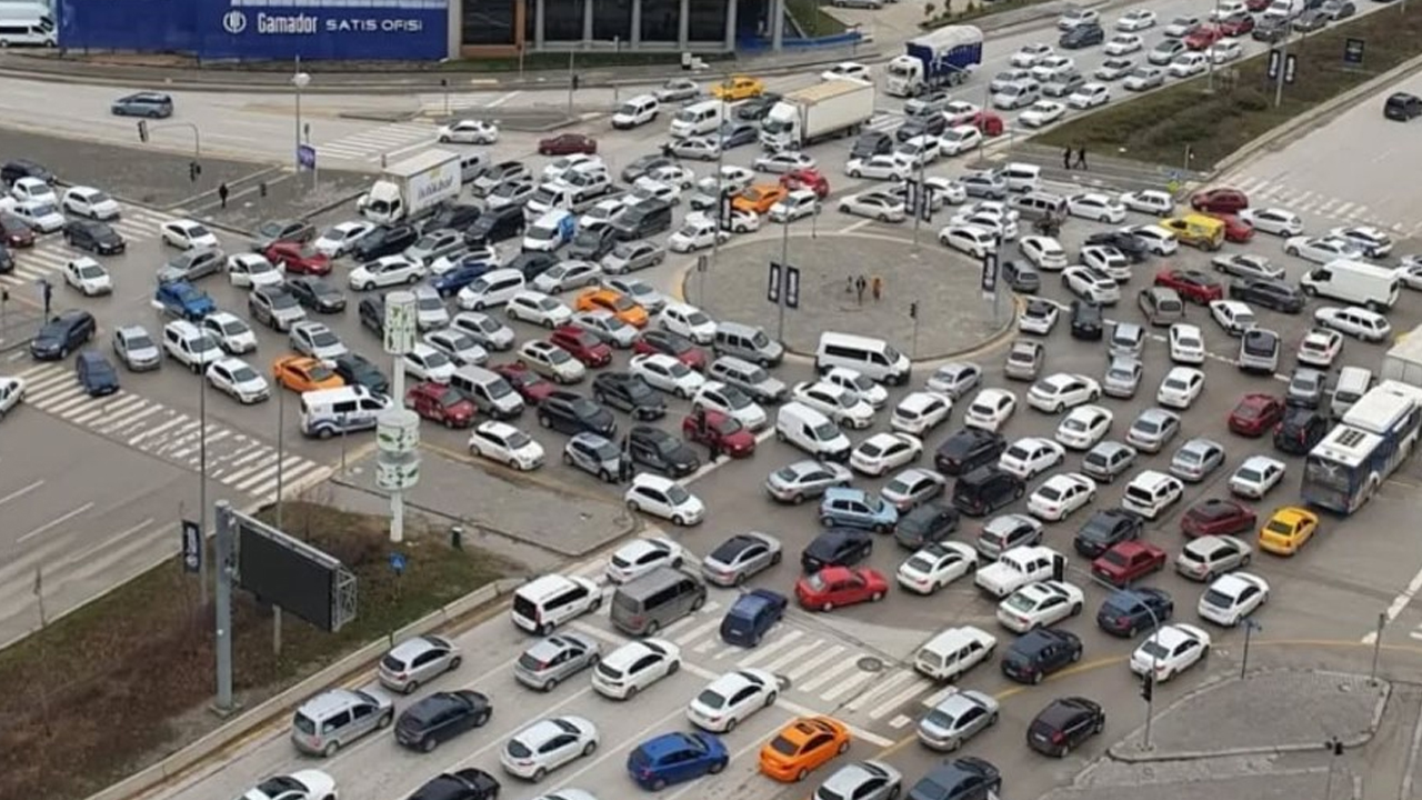 Keçiören trafiğine çözüm: AK Parti köprülü kavşak ve yol genişletme istedi