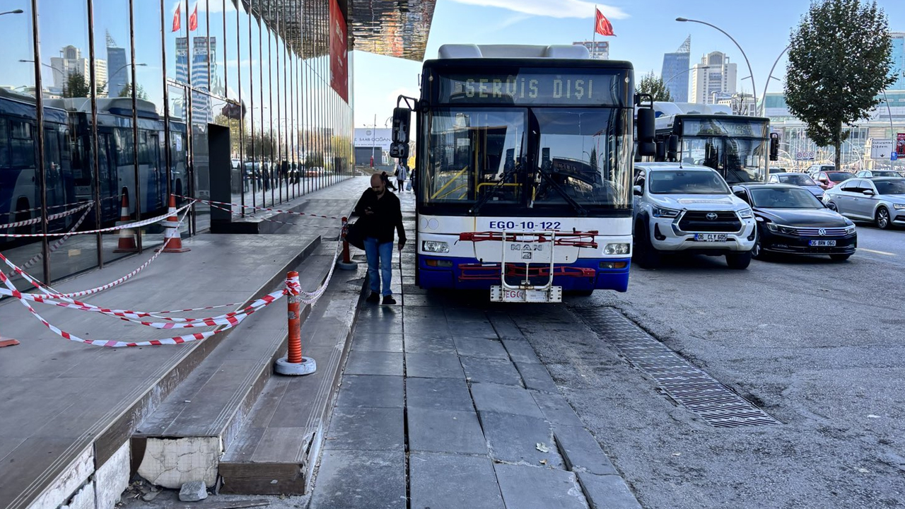 Ankara YDA Center önünde kaldırım sorunu: Otobüsler eziyor