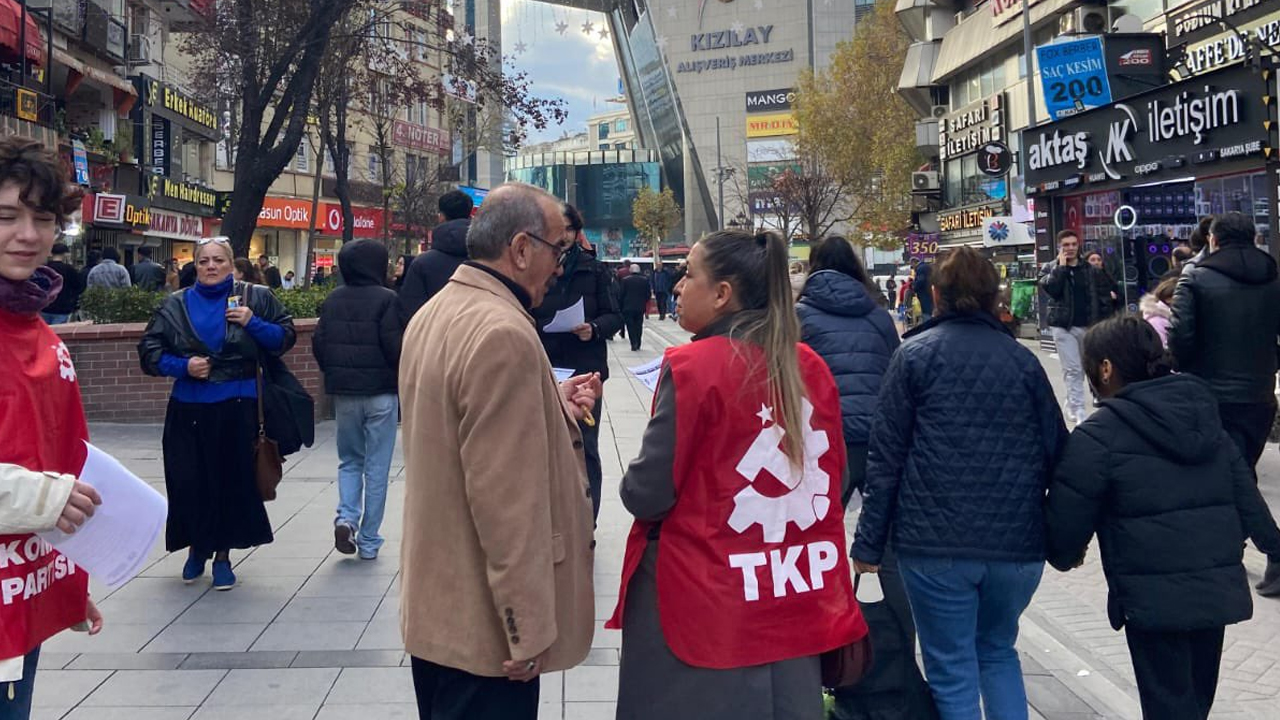 Komünistler Ankara Kızılay'da bildiri dağıttı: Yüzde 35 zam geri çekilmeli