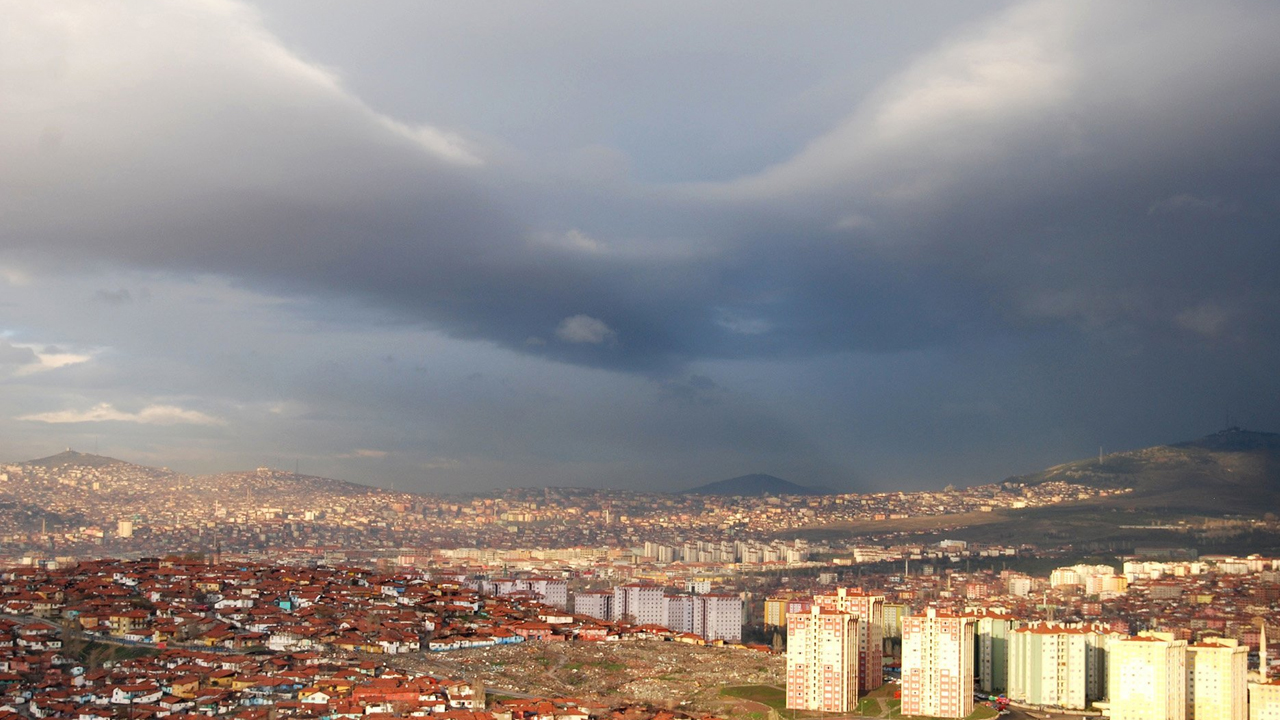 Ankara'da meteor alarmı: Gökyüzünden gürültüyle düşen cisim aranıyor