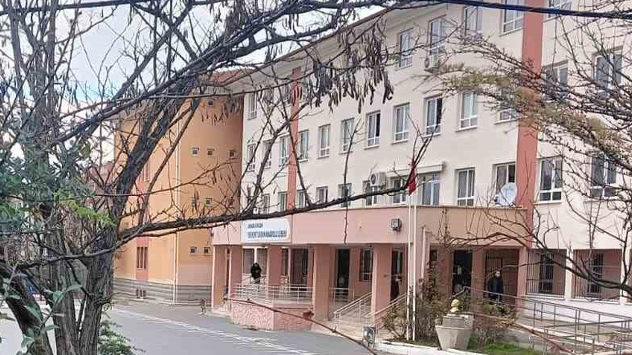 Ankara’daki sapık öğretmen kız öğrencileri odasına çağırıp sarılıyormuş