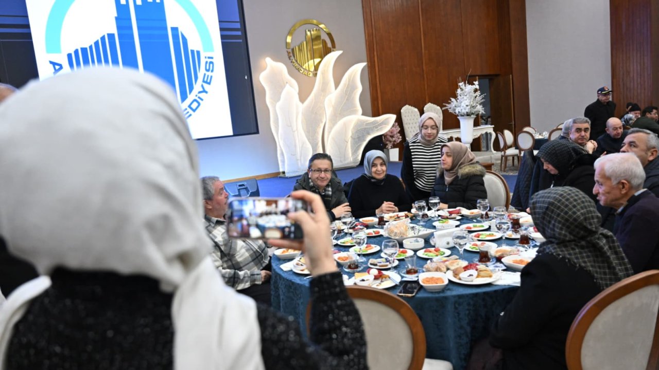 Veysel Tiryaki vatandaşlarla kahvaltıda bir araya geldi