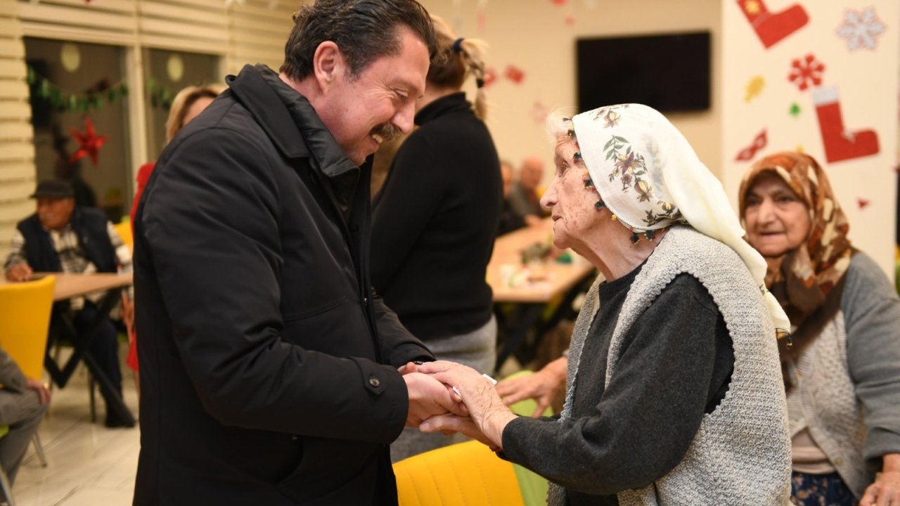 Başkan Kasap’tan huzurevi ziyareti: Yeni yıllarını kutladı