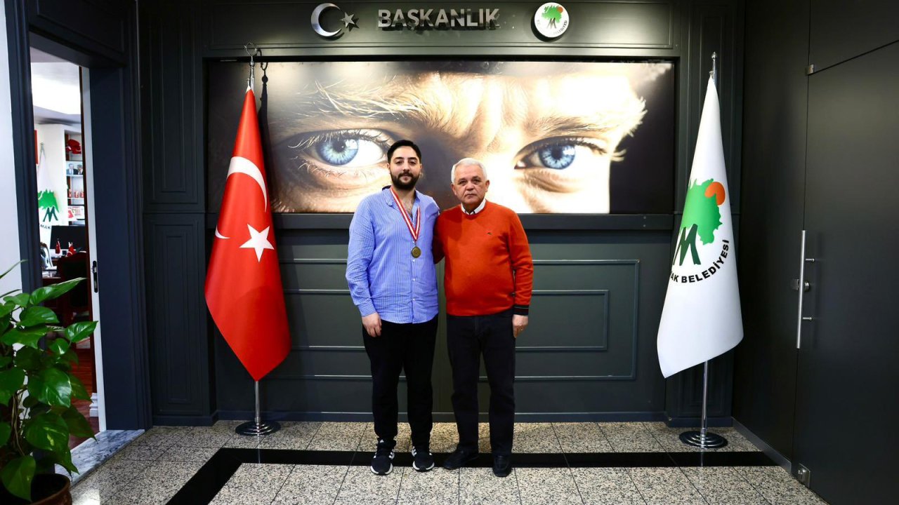 Başkan Şahin yemek programı birincisi Berke’ye belediyede ağırladı