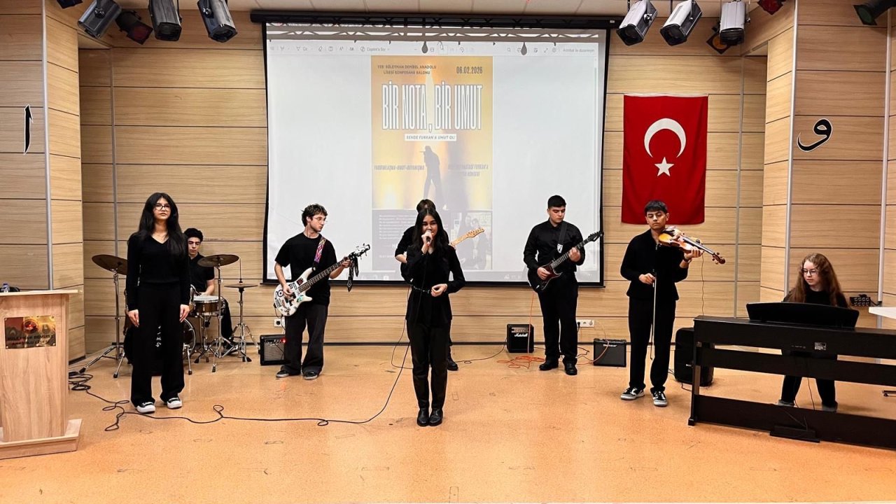 Helal size çocuklar: Hasta arkadaşları için konser düzenlediler