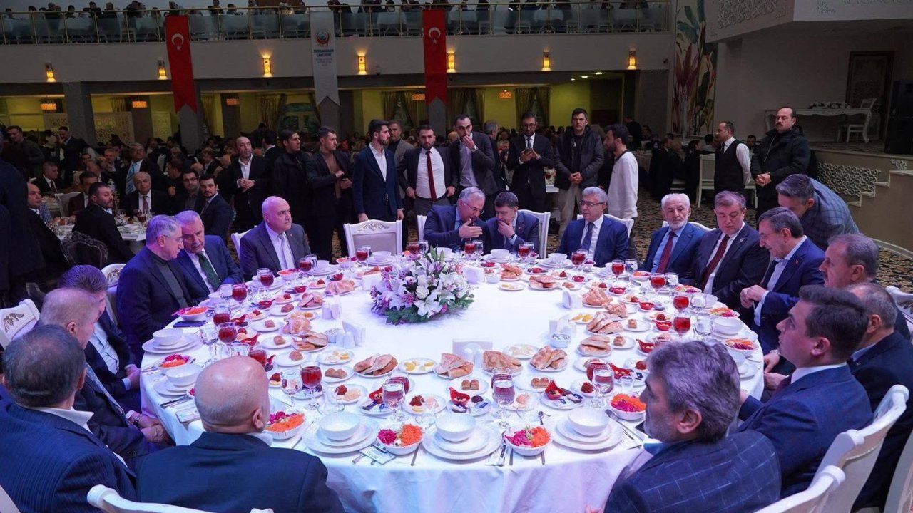 Cevdet Yılmaz ESYAV’ın iftarına katıldı