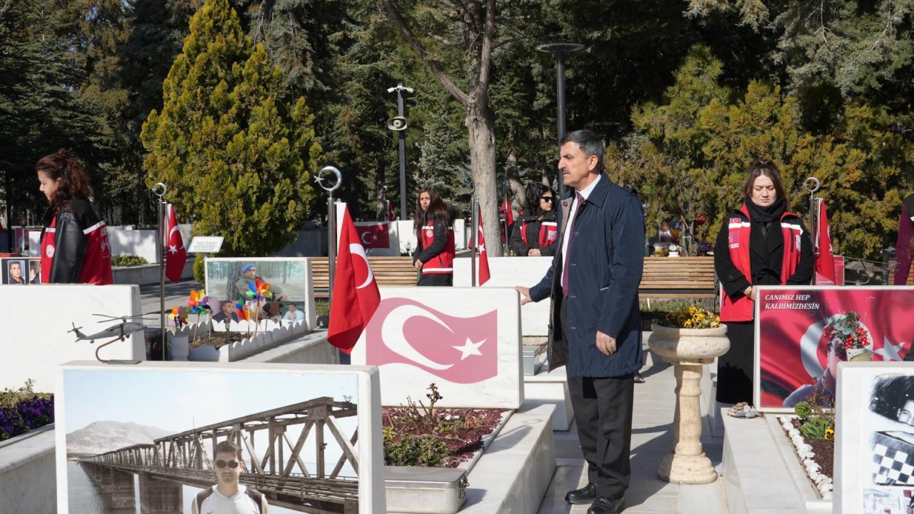 Ankara İl Müdürlüğü çalışanlarından şehitlik ziyareti