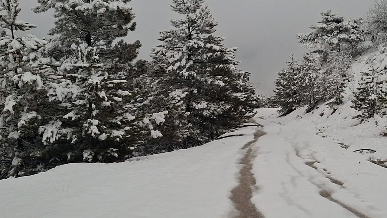 Ankara Beypazarı'nda lapa lapa kar yağdı