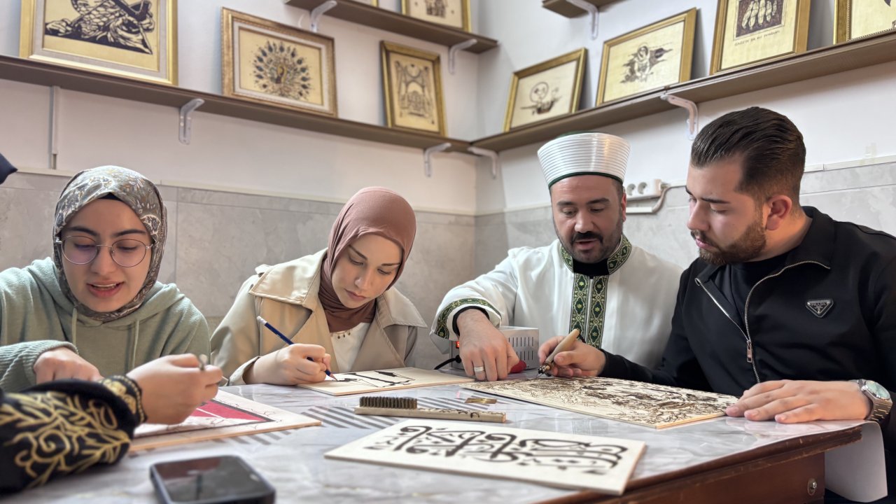 Etimesgut’un örnek imamı: Camide atölye kurup, üretti, geliriyle yardım yaptı