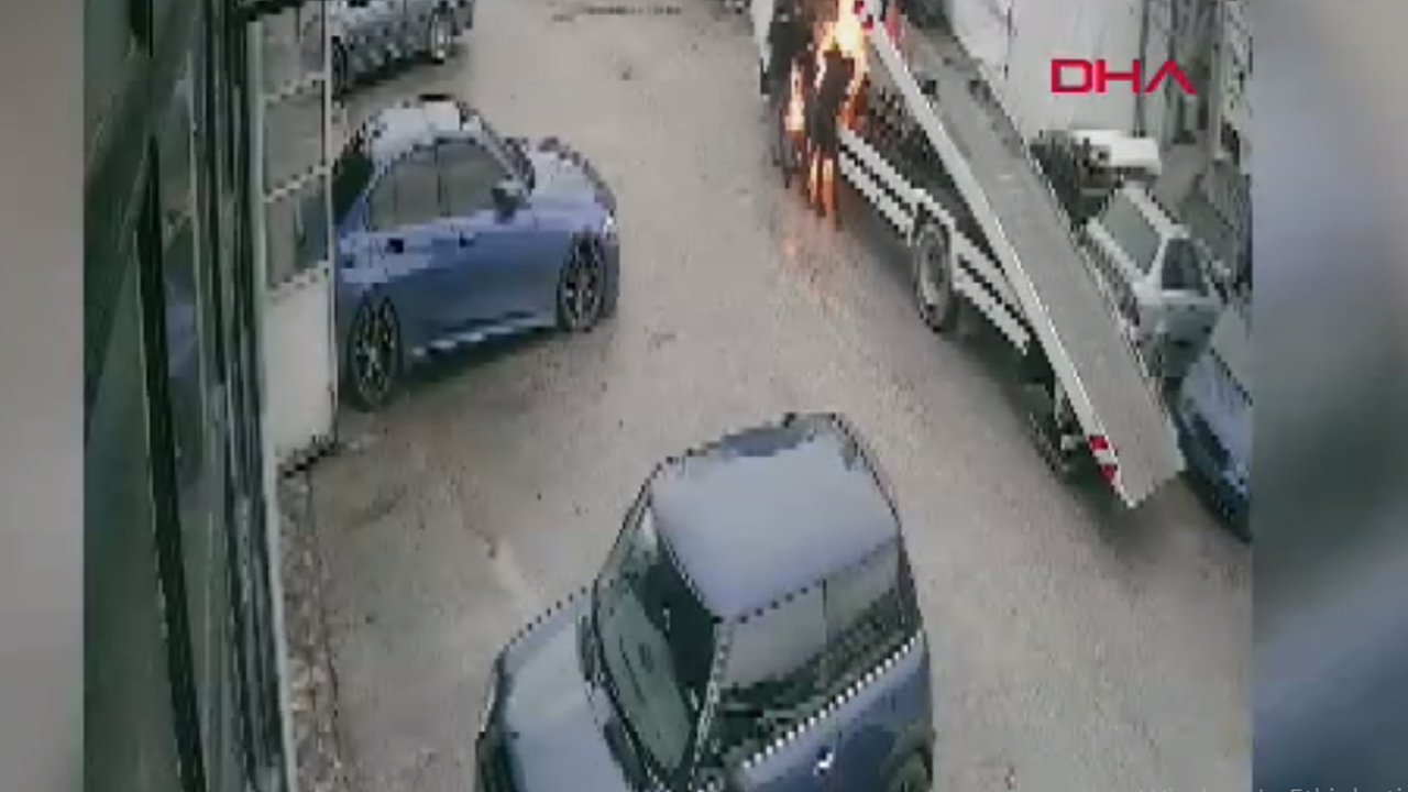 Değiştirilmek istenen akü bir anda alev aldı