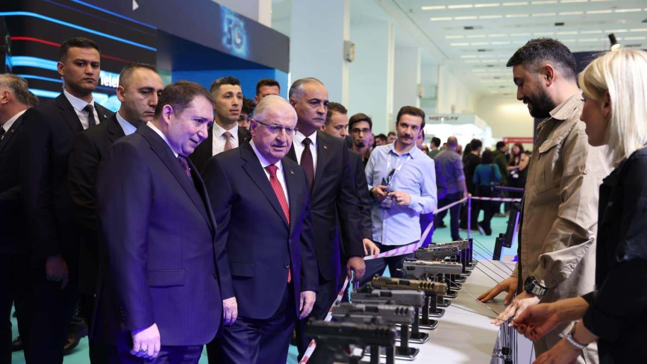 Bakan Güler'den teknoloji fuarına ziyaret