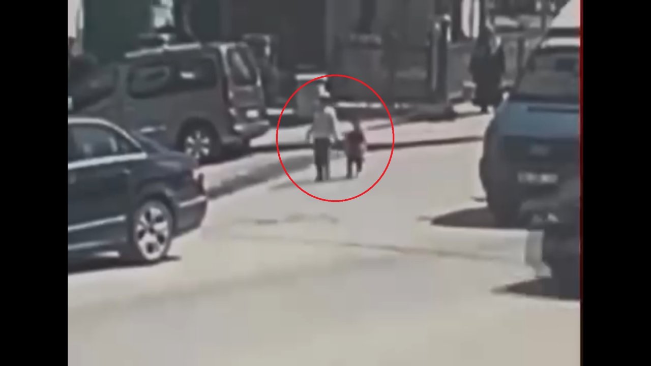 Kamyonetin çarptığı Yakup Can, dedesinin elinden kaçmış