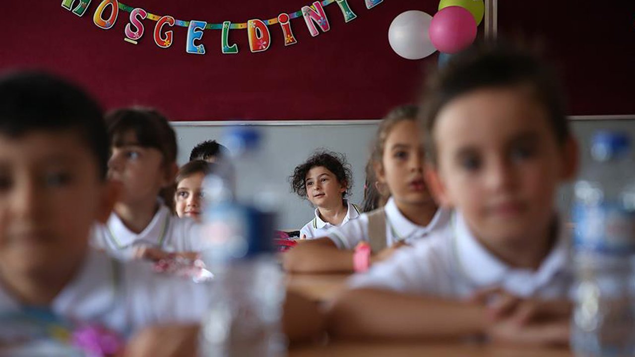 Okula ilk kez başlayacak çocukların kaygıları giderilmeli