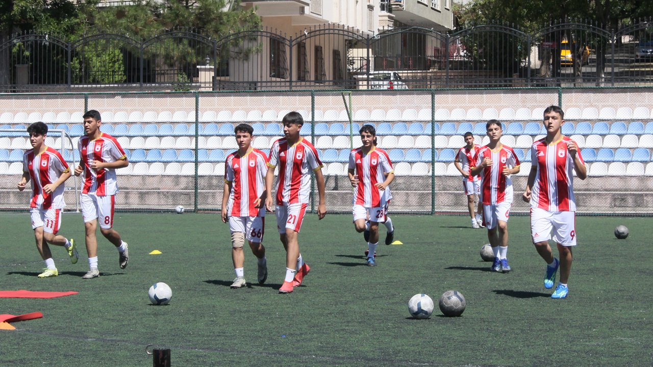 İnsan fabrikası Kızılyıldız Futbol Akademisi çocukları geleceğe hazırlıyor