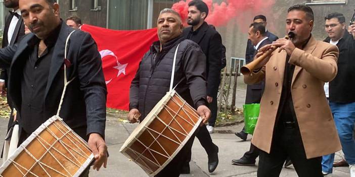 Viyana’da Kaman rüzgarı: Ferdi Göçer ve ekibi Viyana sokaklarını inletti