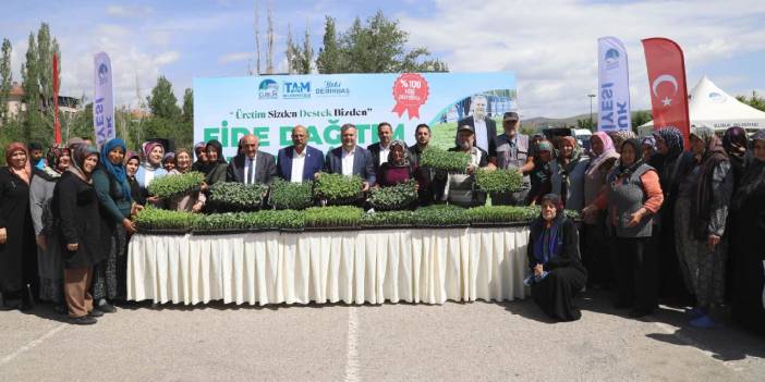 Çubuk Belediyesi törenle sebze fidesi dağıttı