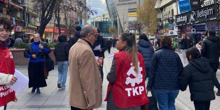 Komünistler Ankara Kızılay'da bildiri dağıttı: Yüzde 35 zam geri çekilmeli