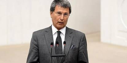 MHP'li İsmail Özdemir Yusuf Halaçoğlu’nu topa tuttu
