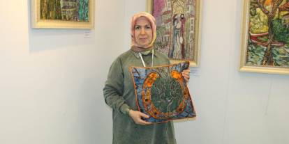 Nurcihan Velioğlu batik tekniğini modern anlayışla yeniden yorumluyor