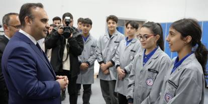 Sanayi Bakanı Kacır İvedik OSB'de gençlerle buluştu