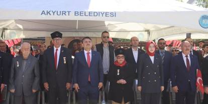 Akyurt’ta 19 Mayıs Coşkusu: Kaymakam ve belediye başkanı gençlerle yürüdü