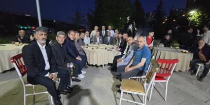 AK Parti Keçiören teşkilatı genç çiftin nikahında buluştu