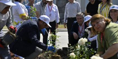 Ankara Etlik Şehir Hastanesi’nde doktorlar toprağa dokundu
