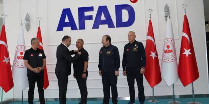 Ankara'da anlamlı ödül: Azerbaycan elçisi AFAD'a gitti