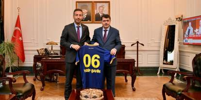 Ankaragücü şehirle bütünleşti: Şimdi de Vali'yi ziyaret ettiler