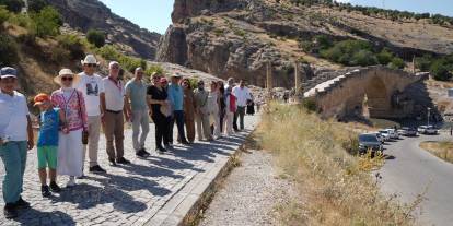 Ankaralı gazeteciler Adıyaman’da: Tarihi güzellikleri incelediler