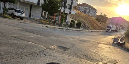 Çankaya'da çöken yola müdahale edildi: Vatandaş şikayet etmişti