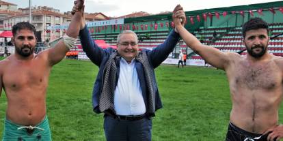 Keçiören’de Cumhuriyet tarihinin en büyük Karakucak Güreşleri yapıldı