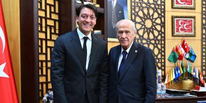 Mesut Özil Devlet Bahçeli’yi makamında ziyaret etti
