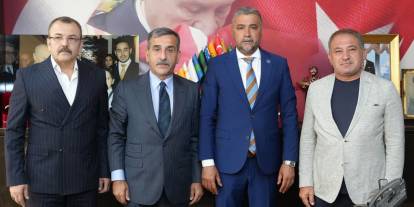 Kamu-Sen yönetimi Ankara'da MHP teşkilatını ziyaret etti