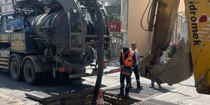 Keçiören’de ızgara ve sel kapanları tek tek temizlendi