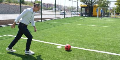 Erdal Beşikçioğlu halı sahaya indi: Futbol oynadı