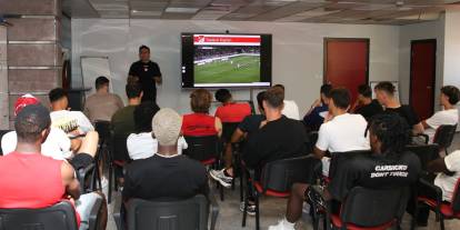 Gençlerbirliği futbolcularına oyun kuralları eğitimi verildi