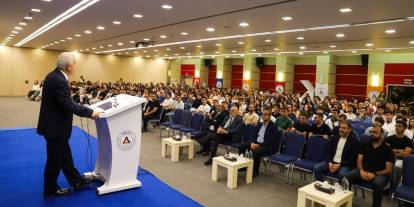 TOBB ETÜ Rektörü okula yeni başlayan öğrenciler ile buluştu