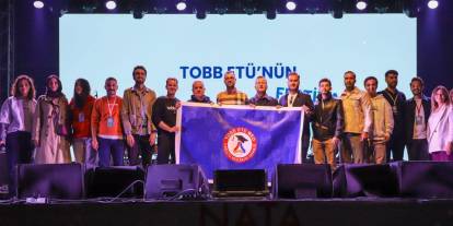 TOBB ETÜ’de mezunlara plaket, takımlara ödül verildi