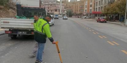 Şikayet edilmişti: Mamak'ta çöken yola müdahale edildi