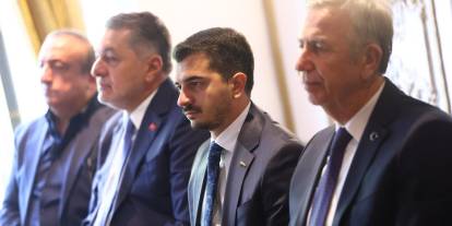 Mansur Yavaş CHP örgütü ile birlikte Kızılay'da kahvaltı yaptı