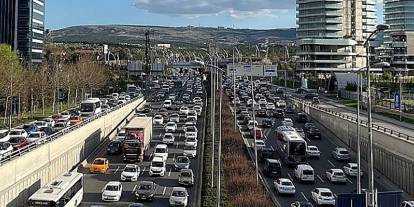 Ankara'da trafik felç: Toplu taşıma aksamaya başladı