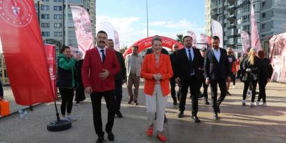 Etimesgut’ta Cumhuriyet için koştular: Startı kaymakam verdi