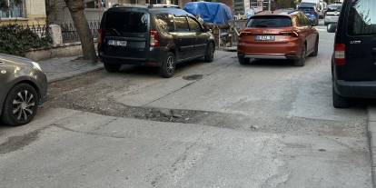 Ankara Aydınlıkevler'de yol çöktü: Ekiplerin müdahalesi bekleniyor