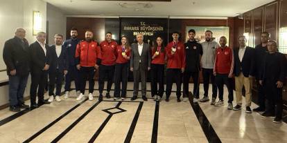 ASKİ'nin şampiyon sporcuları Çin dönüşü Mansur Yavaş'ı ziyaret etti