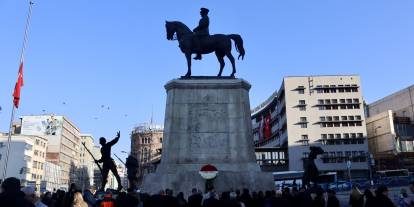 CHP'liler 10 Kasım'da Ulus Heykeli önünde buluştu: Ata'yı andılar