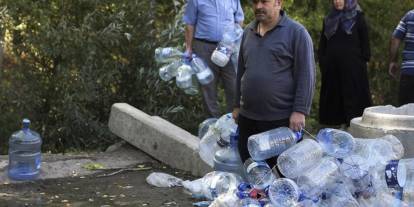 Etimesgut’ta su kesintisi tepkisi: “Siz insanlarla dalga mı geçiyorsunuz?”