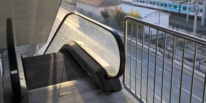 Etimesgut tren üst geçidinde yürüyen merdivenler tamir edilecek
