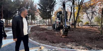 Pursaklar’da parklar yenileniyor: Başkan yerinde denetledi