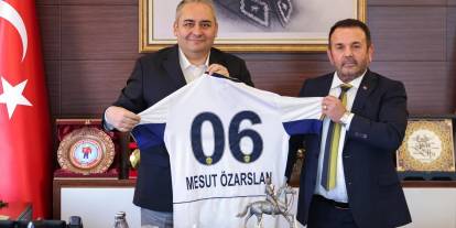 Ankaragücü yönetimi Keçiören Belediyesi'nde makamda ağırlandı